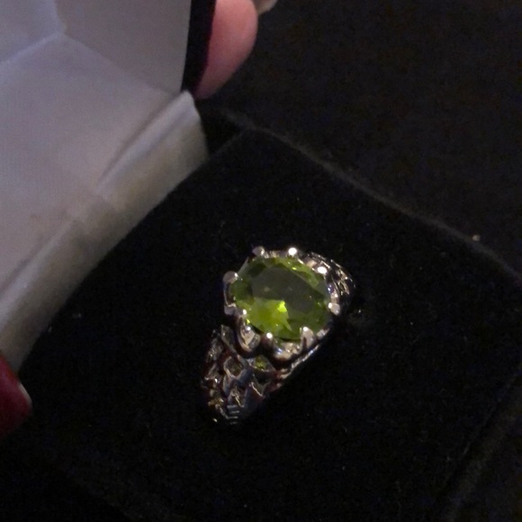 Green Gem Stone silver bling ring - Picture 5 of 9